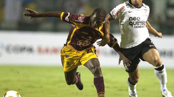 roberto carlos vrea sa joace fotbal pana la 42 de ani