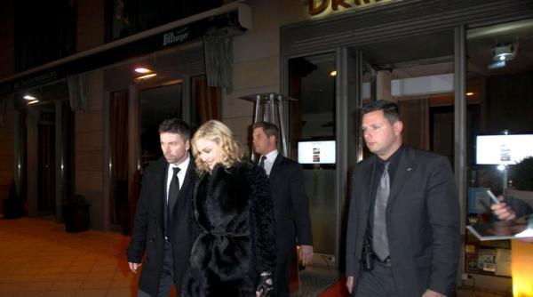 extravaganta madonnei intrece limita la un hotel din berlin