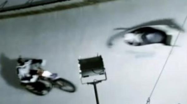 video cu motocicleta pe pista de bob