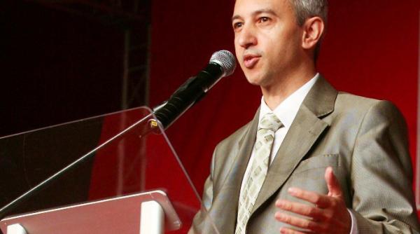 diaconescu dupa ce 10 ani am avut un presedinte chior vom avea si unul stirb