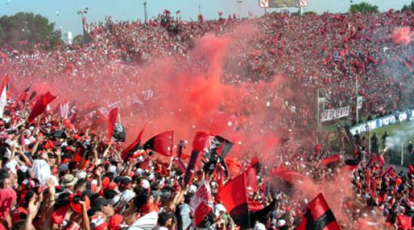 suporterul argentinian ranit grav la rosario a murit