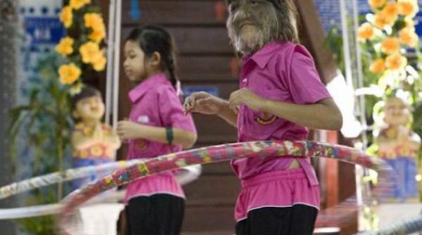 are 11 ani si a fost desemnata cea mai paroasa fetita din lume video