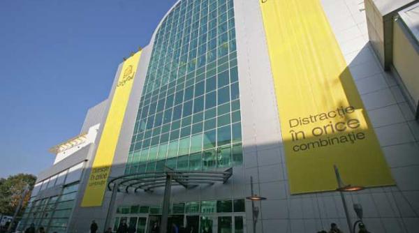 mall urile sufocate de datorii