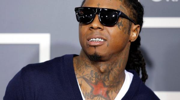 rapperul lil wayne urmarit de fbi