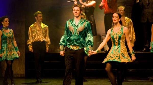 fara discretie fericirea in pas de dans