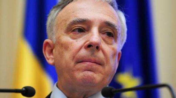 mugur isarescu primeste ordinul legiunii de onoare