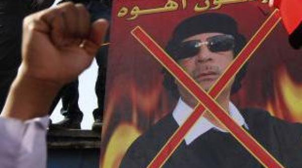 alerta interpol pentru gaddafi si alti 15 apropiati ai sai