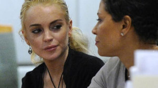 inregistrarea in care lindsay lohan apare furand un colier de vanzare video