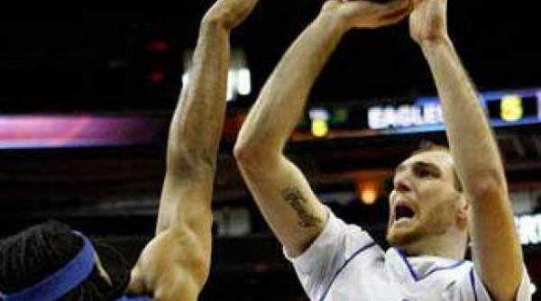 vlad moldoveanu a depasit granita de 1000 de puncte marcate in ncaa