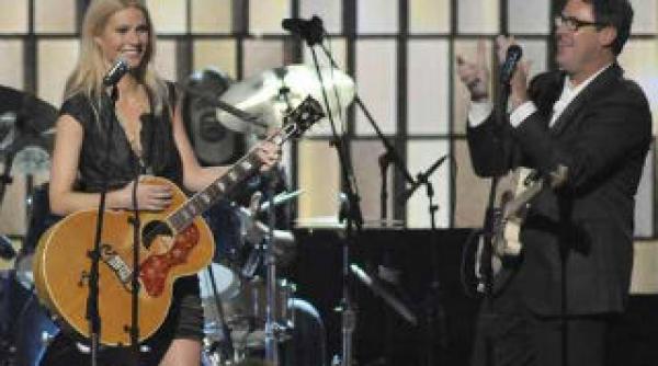 gwyneth paltrow intra in industria muzicala
