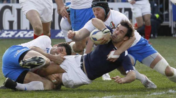 turneul celor sase natiuni italia a invins in premiera franta