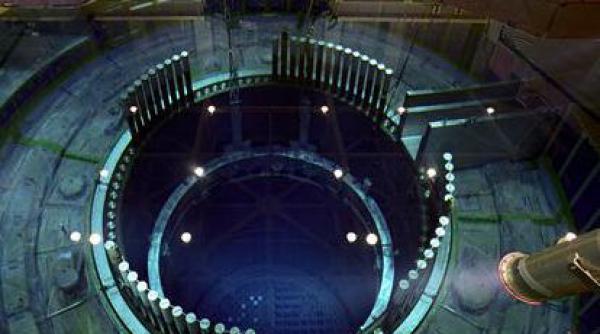 ce presupune topirea barelor de combustibil nuclear intr un reactor