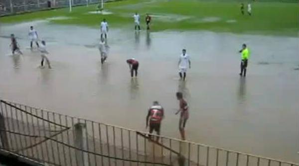 fotbal pe apa in brazilia