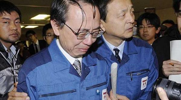 directorul companiei care administreaza centrala fukushima a izbucnit in lacrimi