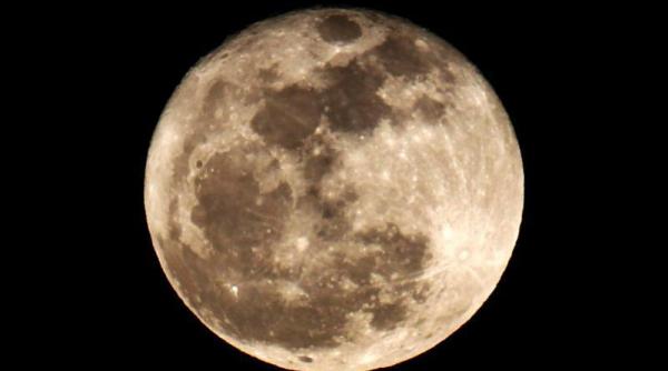 superluna spectacol pe cer