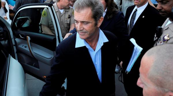 mel gibson munca in folosul comunitatii la o organizatie de caritate pentru copii