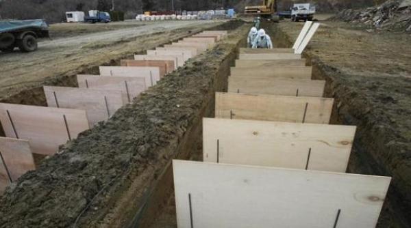 n au timp de lacrimi japonezii isi ingroapa sutele de morti in transee