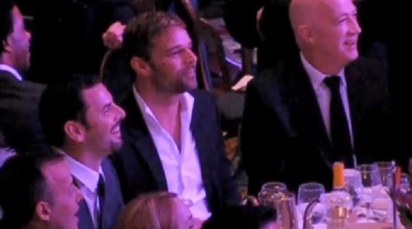 ricky martin se afiseaza in sfarsit cu iubitul sau video