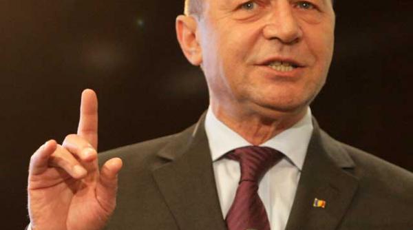 basescu il tine in brate pe blejnar