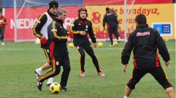 hagi a condus antrenamentul galatei din aceasta dimineata