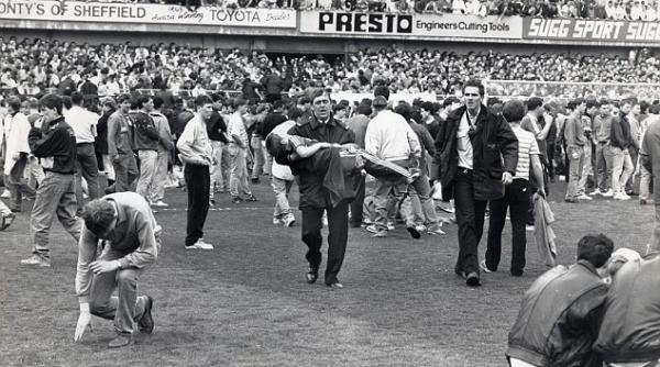 22 de ani dupa hillsborough englezii reintroduc locurile in picioare pe stadioane