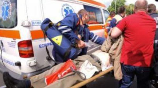 cinci persoane ranite dupa ce un autobuz a lovit doua masini