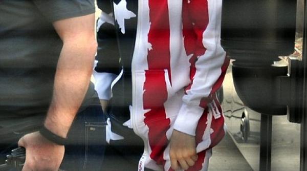 justin bieber incearca sa dreaga busuiocul dupa ce i a jignit pe americani