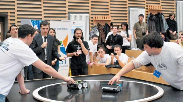 robotii se lupta in ring