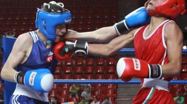 aiba a ridicat suspendarea boxerilor romani
