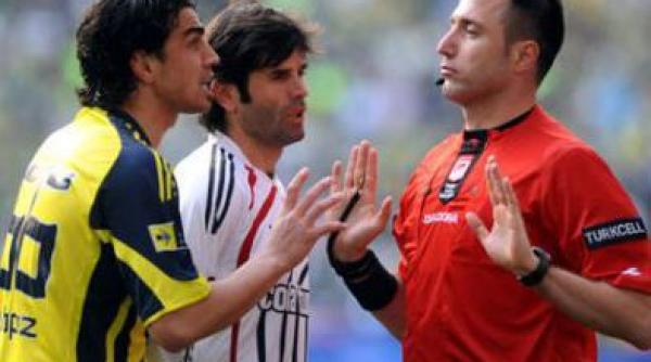 arbitrul turc gocek ne fluiera cu luxemburg