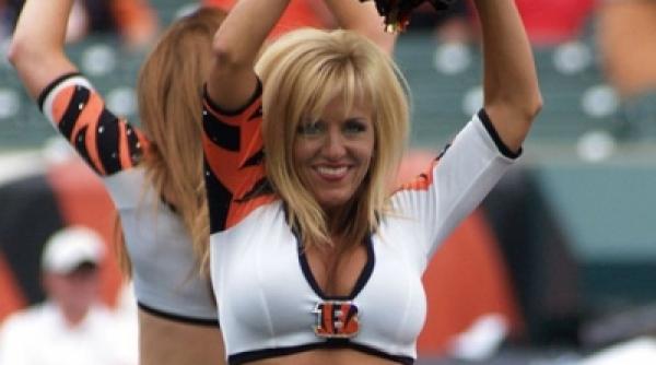 video faceti cunostinta cu cea mai varstnica majoreta din nfl