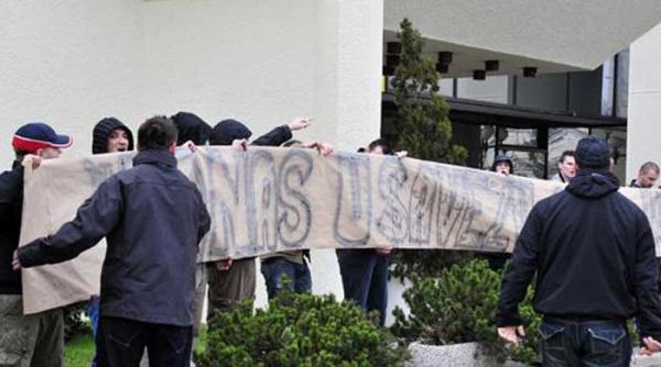 bosnia se faulteaza singura