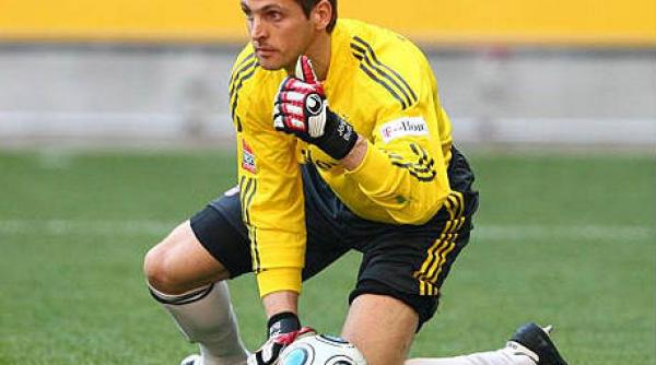 portarul golgeter hans jorg butt si a anuntat retragerea