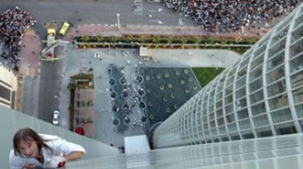 spiderman si a trecut in palmares si burj khalifa video