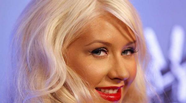 sute de fotografii intime ale christinei aguilera gasite intr o camera de hotel