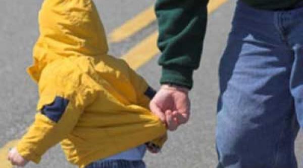 copil de 6 ani rapit din fata gradinitei