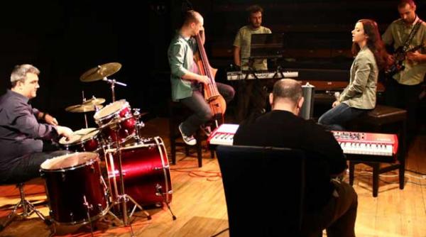 fluturi in stomac se consuma cu inima deschisa