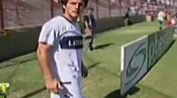 video conflict intre un fotbalist si un cameraman in argentina