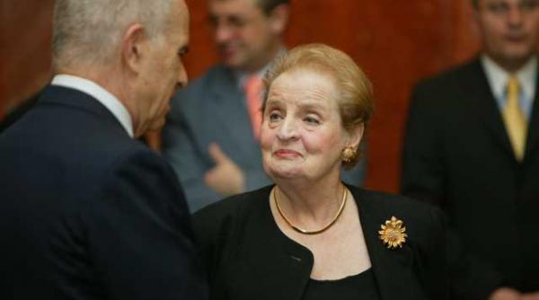 vizita lui madeline albright in romania a fost sponsorizata de o companie farmaceutica