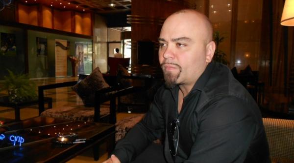 expozitie a artistului bogdan lascar la hotel armani din burj khalifa tower din dubai