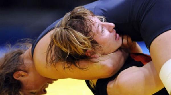 inca o medalie de argint la ce de lupte libere