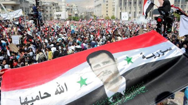 sua isi indeamna cetatenii sa paraseasca siria