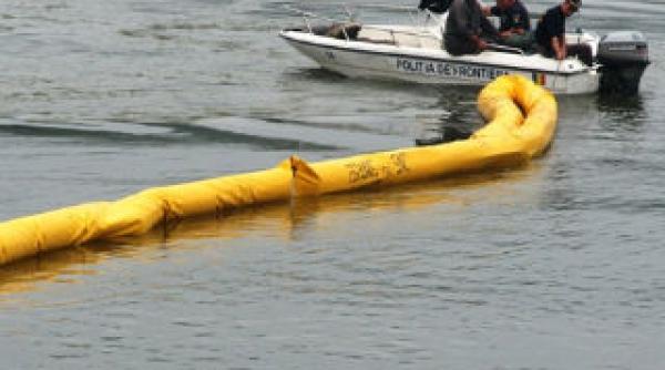 poluare pe dunare in apropiere de braila