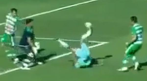 super gol cazut in fund a inscris din foarfeca