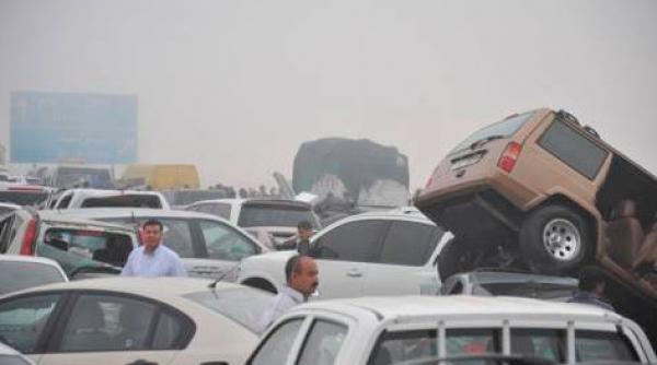 127 de masini implicate intr un accident in lant pe o autostrada din abu dhabi