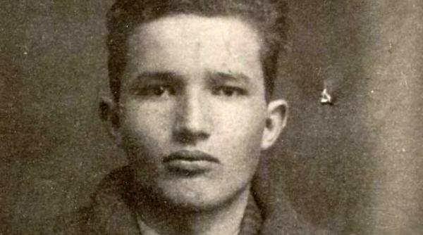 nicolae ceausescu a fost premiant in scoala primara