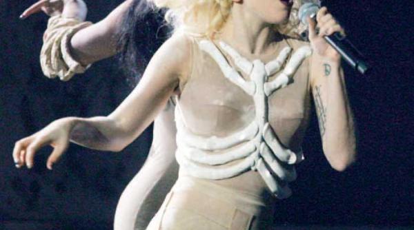 lady gaga indragostita de iuda