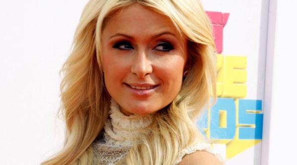 paris hilton data in judecata din cauza unor bijuterii furate