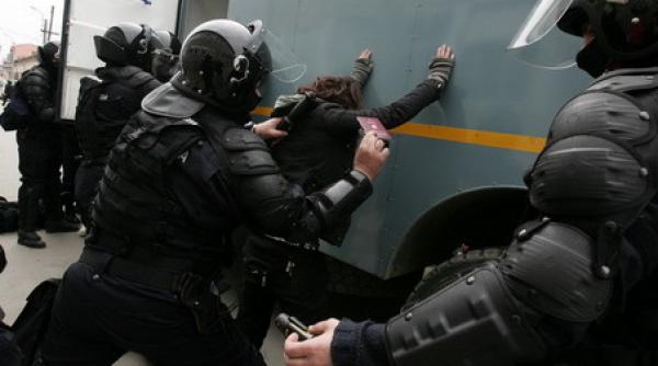 perchezitii la craiova la locuintele unor traficanti de arme