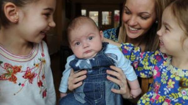 trei frati s au nascut la aceeasi ora